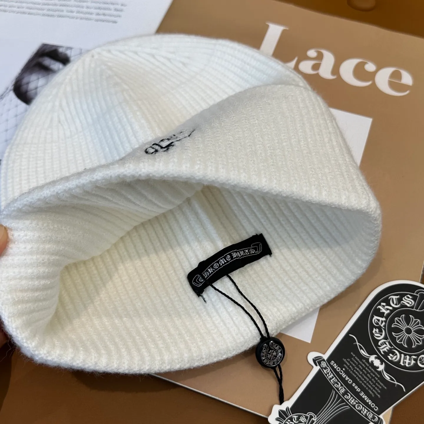 P50 🤍Chrome hearts new autumn and winter embroidered cross knitted hat🧶 One of the must-have hats in autumn and winter~ It really looks good on whoever wears it~, it is also a perfect match in black and white and gray in autumn~